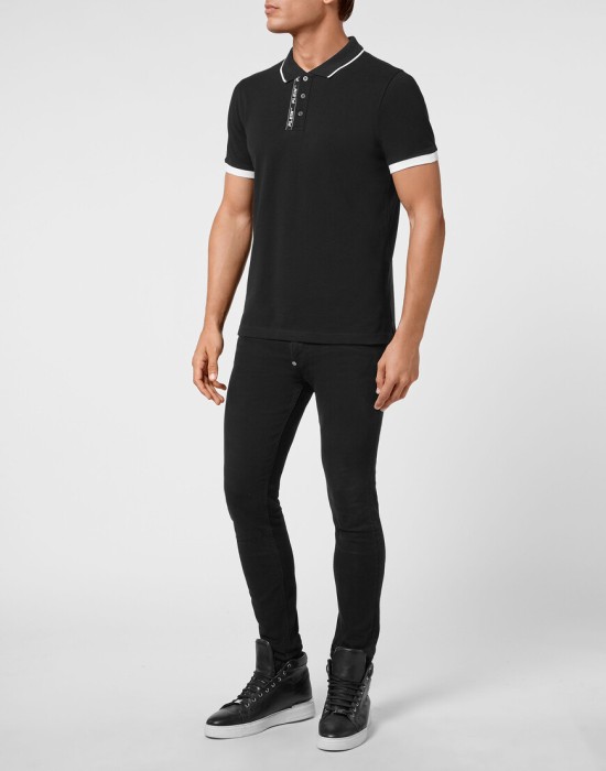 Товар черного цвета с внутренней стороны