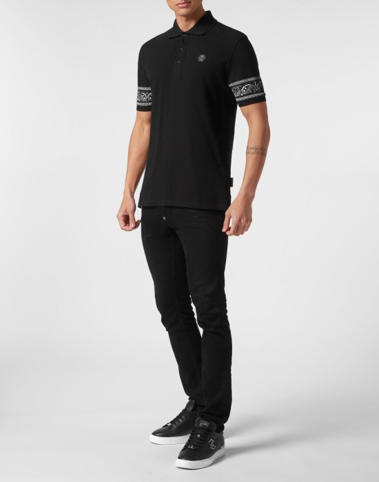 Товар черного цвета с внутренней стороны