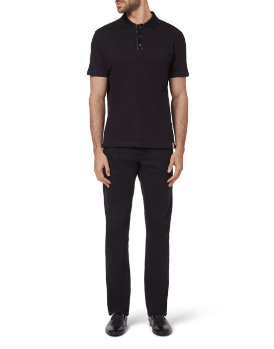 Товар черного цвета с внутренней стороны