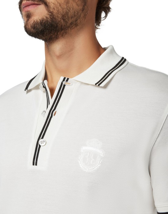 Товар белого цвета с внутренней стороны