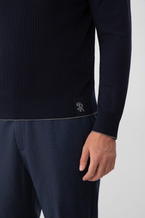 Товар синего цвета с внутренней стороны