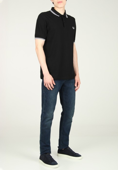 поло  от бренда fred perry вид слева