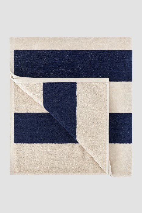 полотенце  от бренда paul&shark вид слева