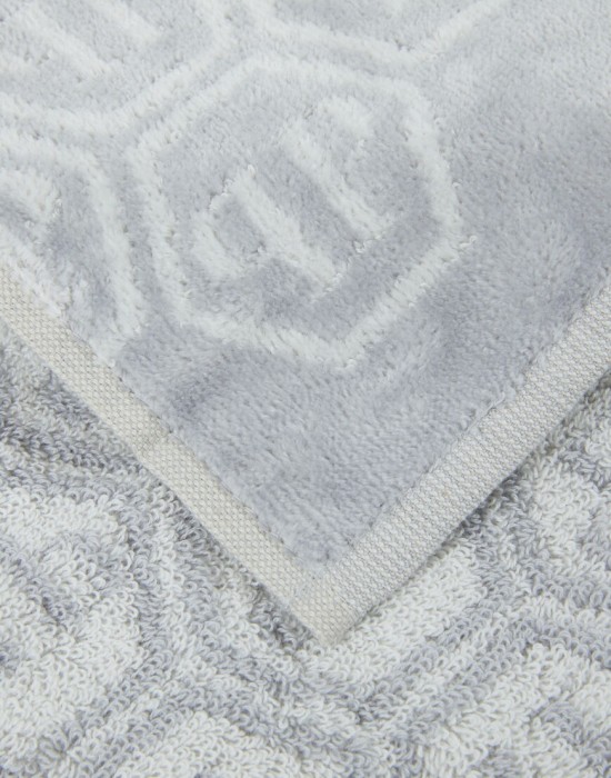 полотенце  от бренда philipp plein вид слева