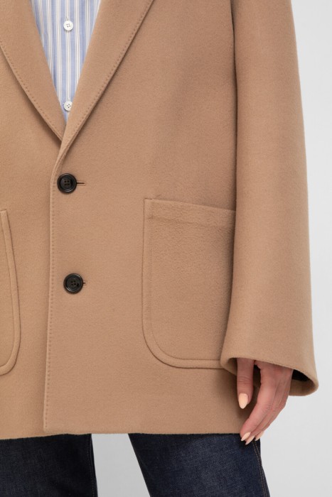 Товар бежевого цвета с внутренней стороны