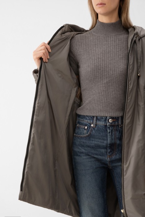 Товар серого цвета с внутренней стороны