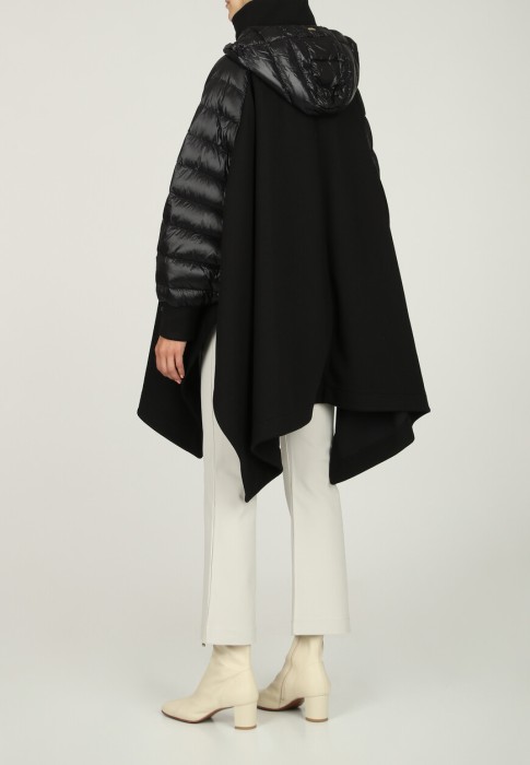 Товар черного цвета с внутренней стороны