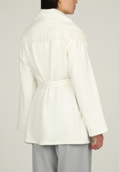 Товар белого цвета с внутренней стороны