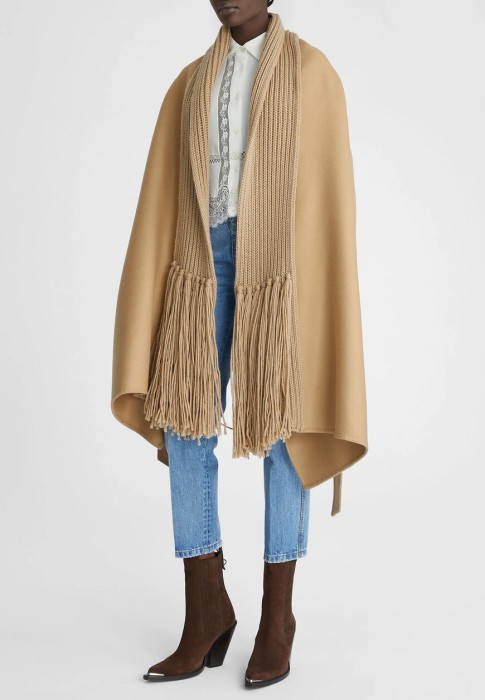 Товар коричневого цвета с внутренней стороны