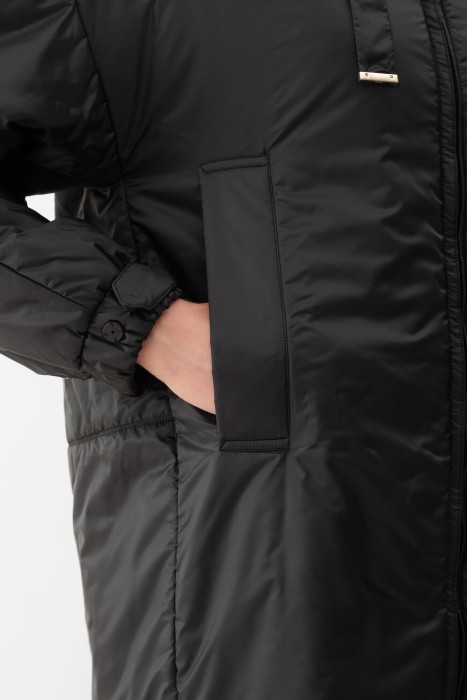 Товар черного цвета с внутренней стороны