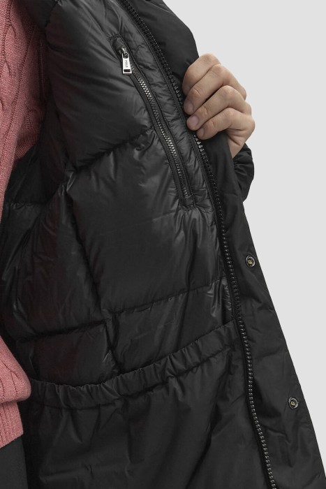 Товар черного цвета с внутренней стороны