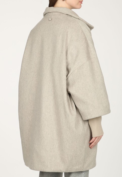 Товар серого цвета с внутренней стороны