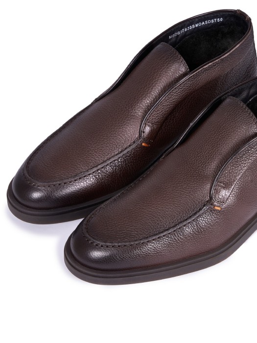 Товар коричневого цвета с внутренней стороны