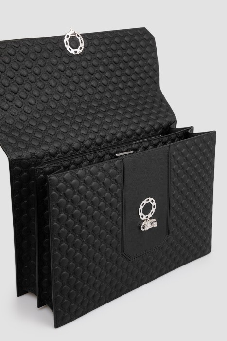 Товар черного цвета с внутренней стороны