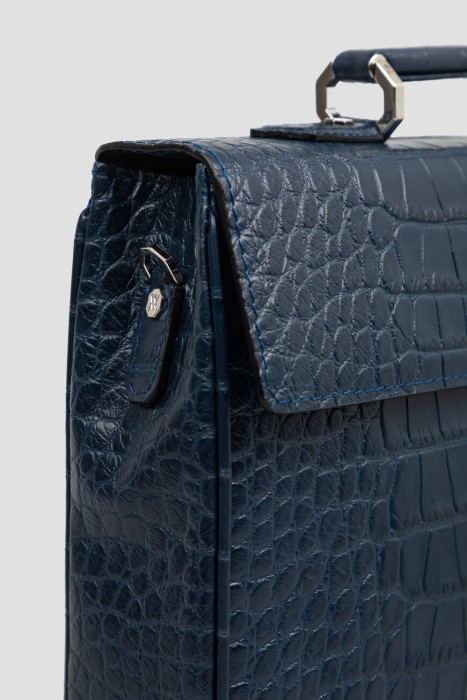 Товар синего цвета с внутренней стороны