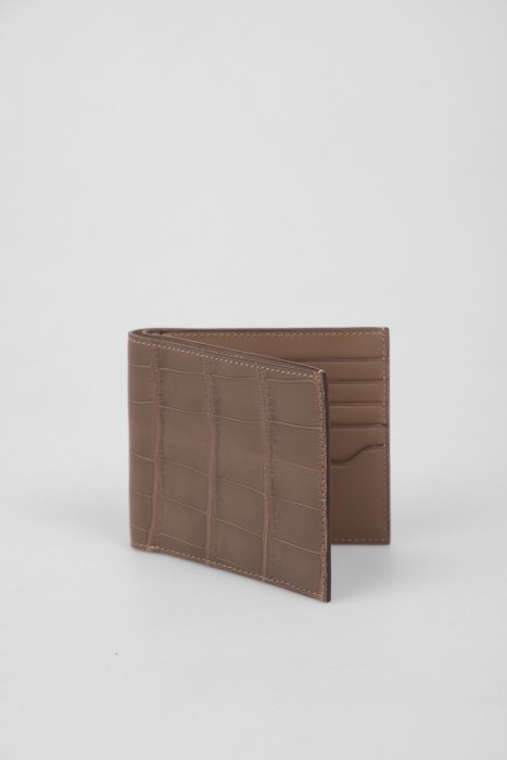 портмоне  по цене 75000 руб вид справа