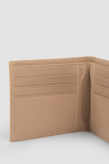 Товар бежевого цвета с внутренней стороны