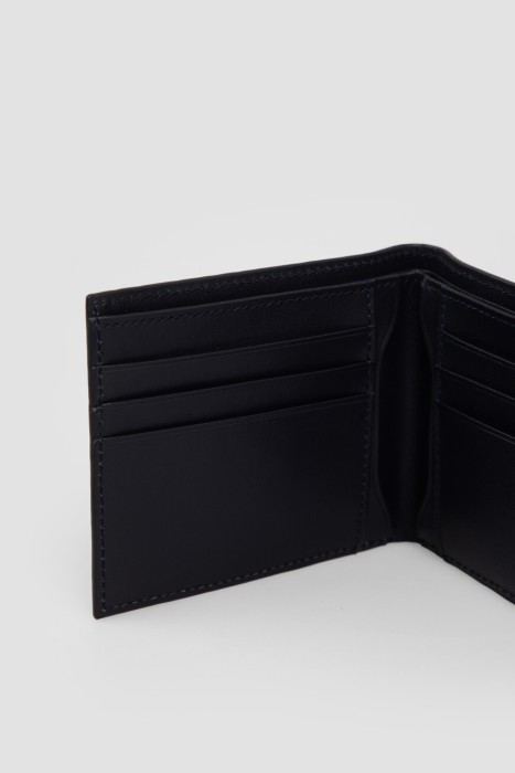 Товар синего цвета с внутренней стороны