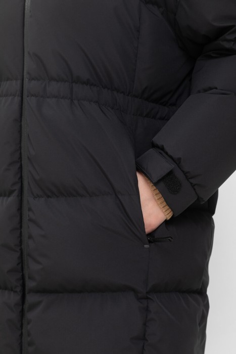 Товар черного цвета с внутренней стороны