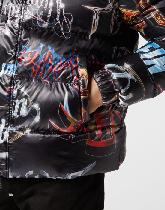 Товар черного цвета с внутренней стороны