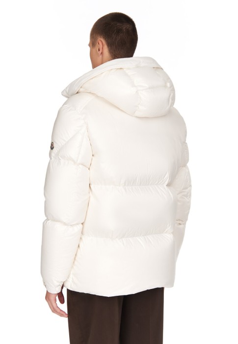 Товар белого цвета с внутренней стороны