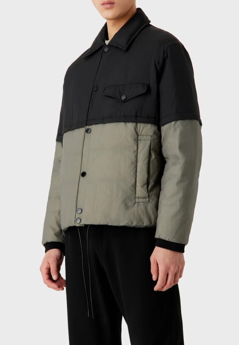 Товар черного цвета с внутренней стороны