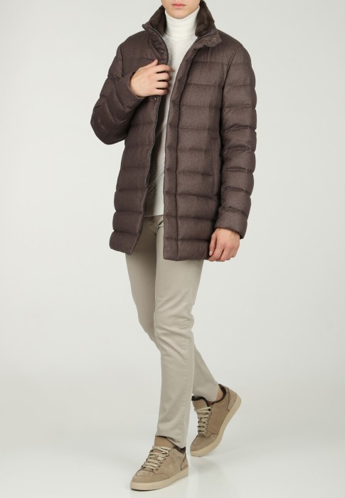 пуховик  по цене 269900 руб вид справа