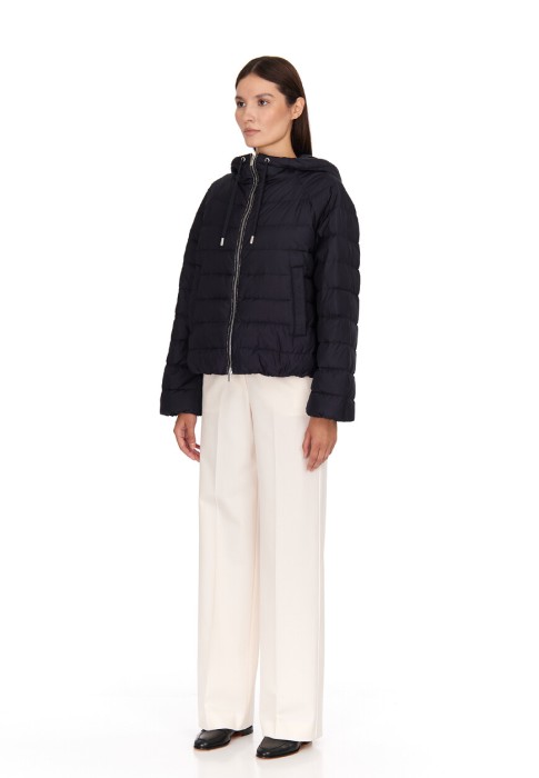 пуховик  от бренда peserico вид слева