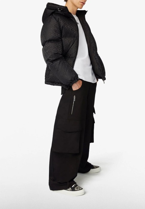 пуховик  по цене 136900 руб вид справа