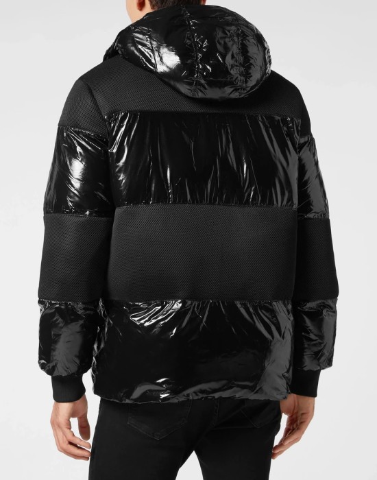 пуховик  по цене 33120 руб вид справа