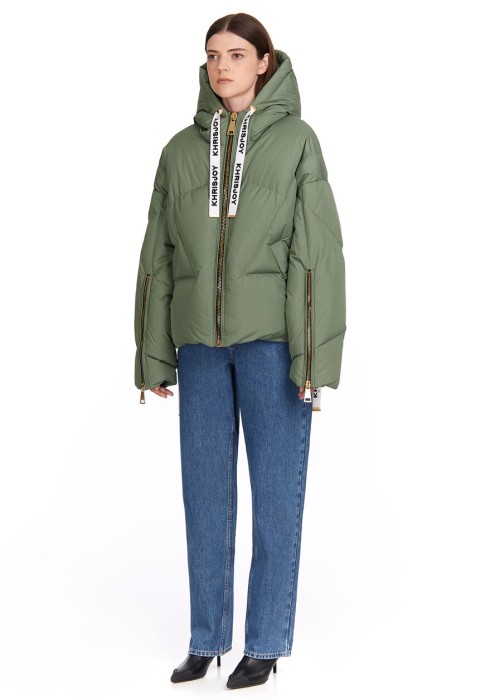 пуховик  по цене 144830 руб вид справа