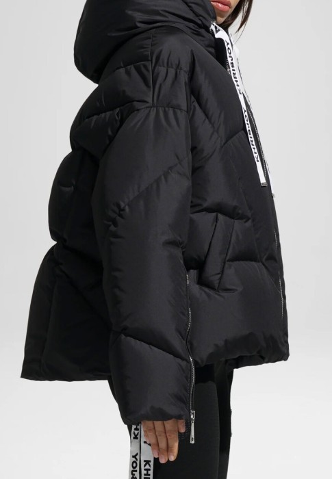 Товар черного цвета с внутренней стороны