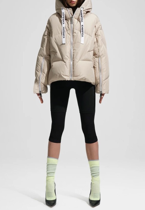 пуховик  по цене 144830 руб вид справа