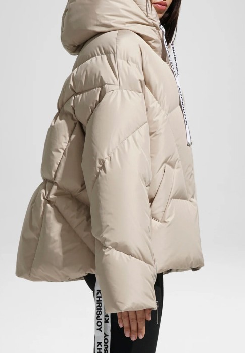 Товар бежевого цвета с внутренней стороны