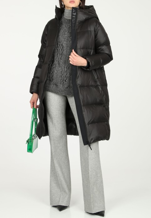 пуховик  по цене 40530 руб вид справа