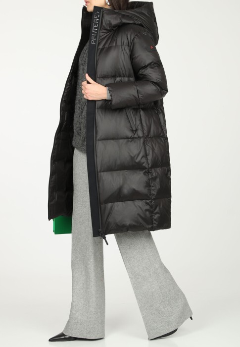 Товар черного цвета с внутренней стороны