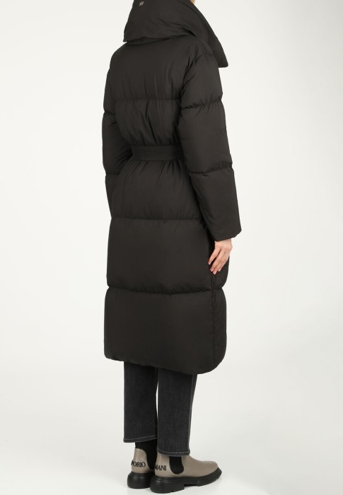 Товар черного цвета с внутренней стороны