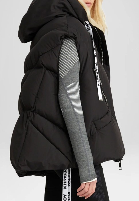 Товар черного цвета с внутренней стороны