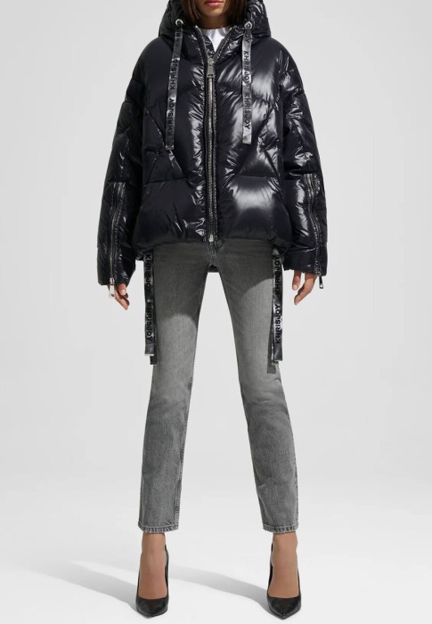 пуховик  по цене 149730 руб вид справа