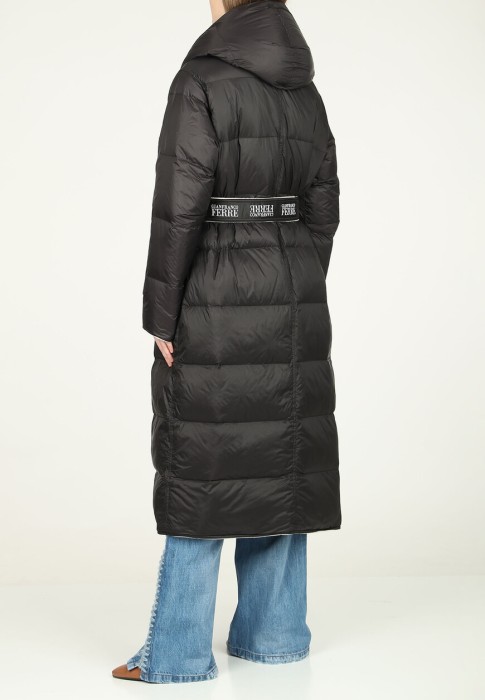 Товар черного цвета с внутренней стороны