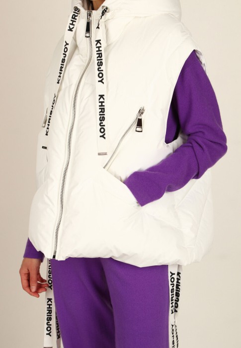 Товар белого цвета с внутренней стороны