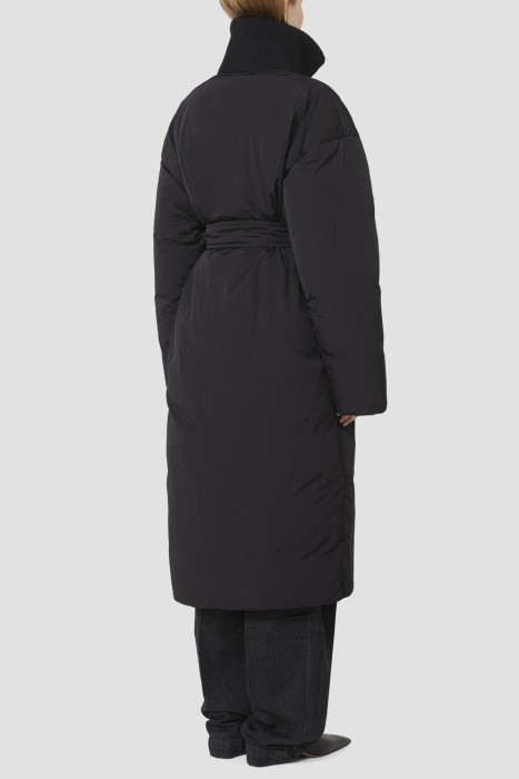 пуховик  от бренда max mara вид слева