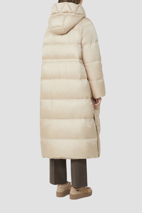 пуховик  от бренда max mara вид слева