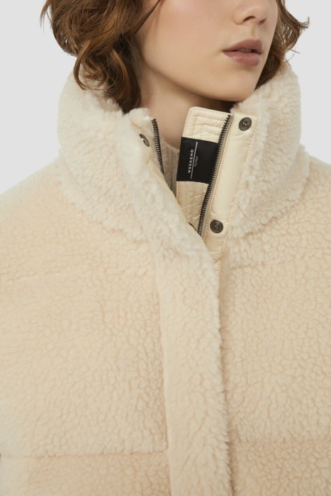 пуховик  из италии вид сбоку