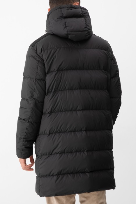 пуховик  от бренда paul&shark вид слева