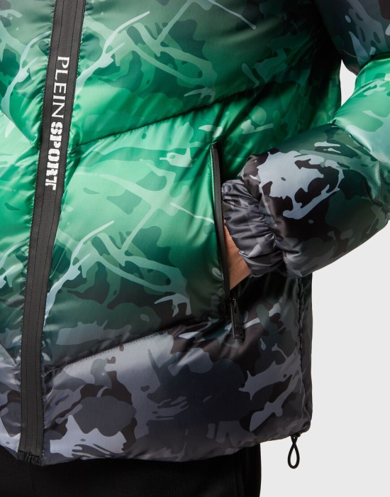 Товар черного цвета с внутренней стороны