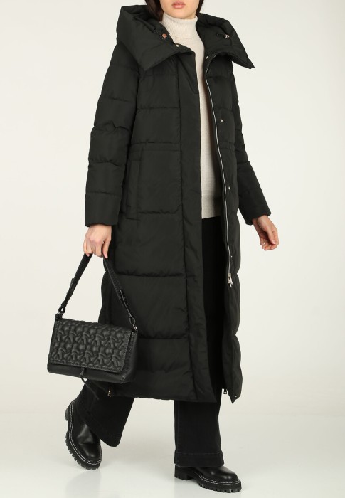 пуховик  по цене 58900 руб вид справа