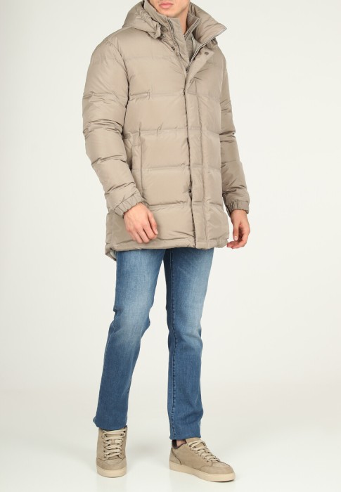 пуховик  из италии вид сбоку