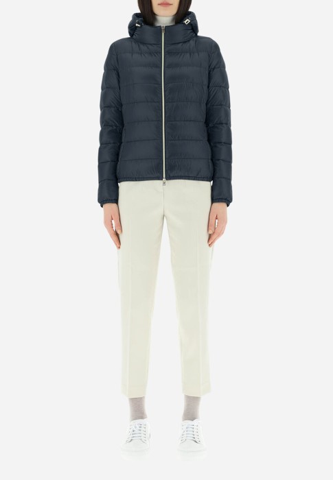 пуховик  по цене 86900 руб вид справа