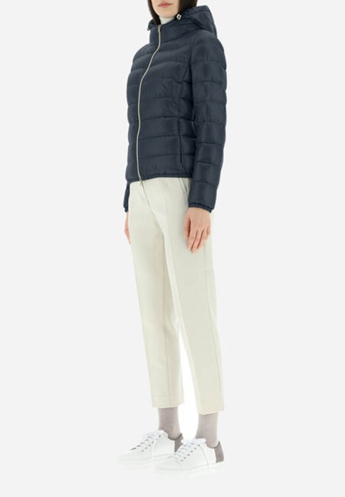 Товар синего цвета с внутренней стороны